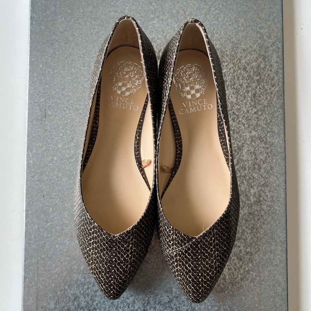 VINCE CAMUTO Flats Women's 6 Point Toe Shoes Brown Snake skin Print VP-Rohelia